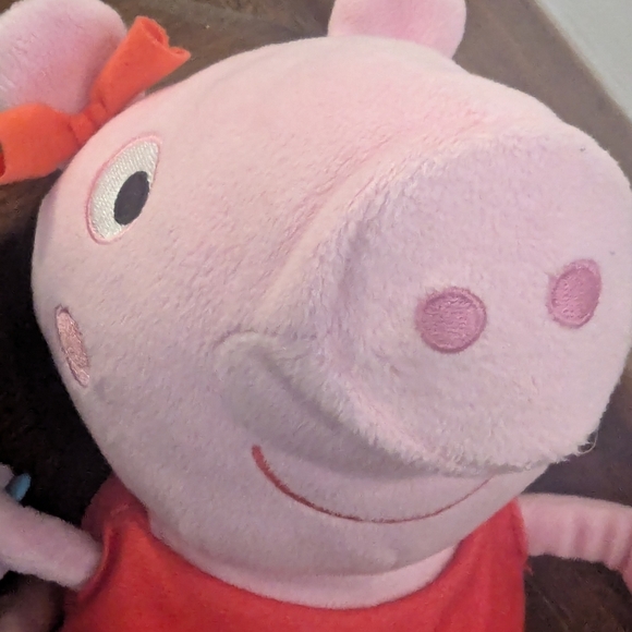 PEPPA PIG Bundle. Singing Talking Peppa Plush & Heys Lunch Bag - Picture 5 of 17